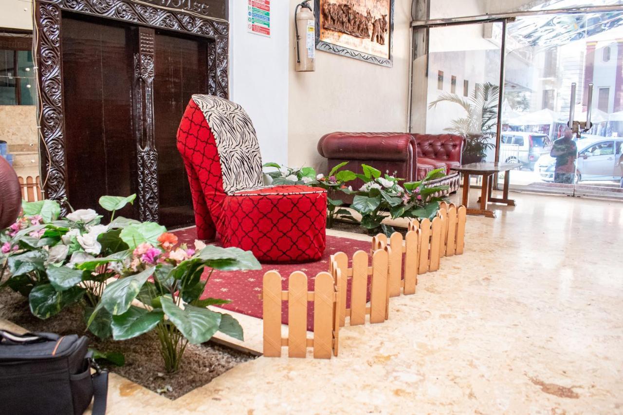 Ambassadeur Hotel Найроби Екстериор снимка